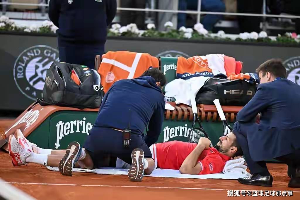 开云体育登录-德约科维奇一家四口