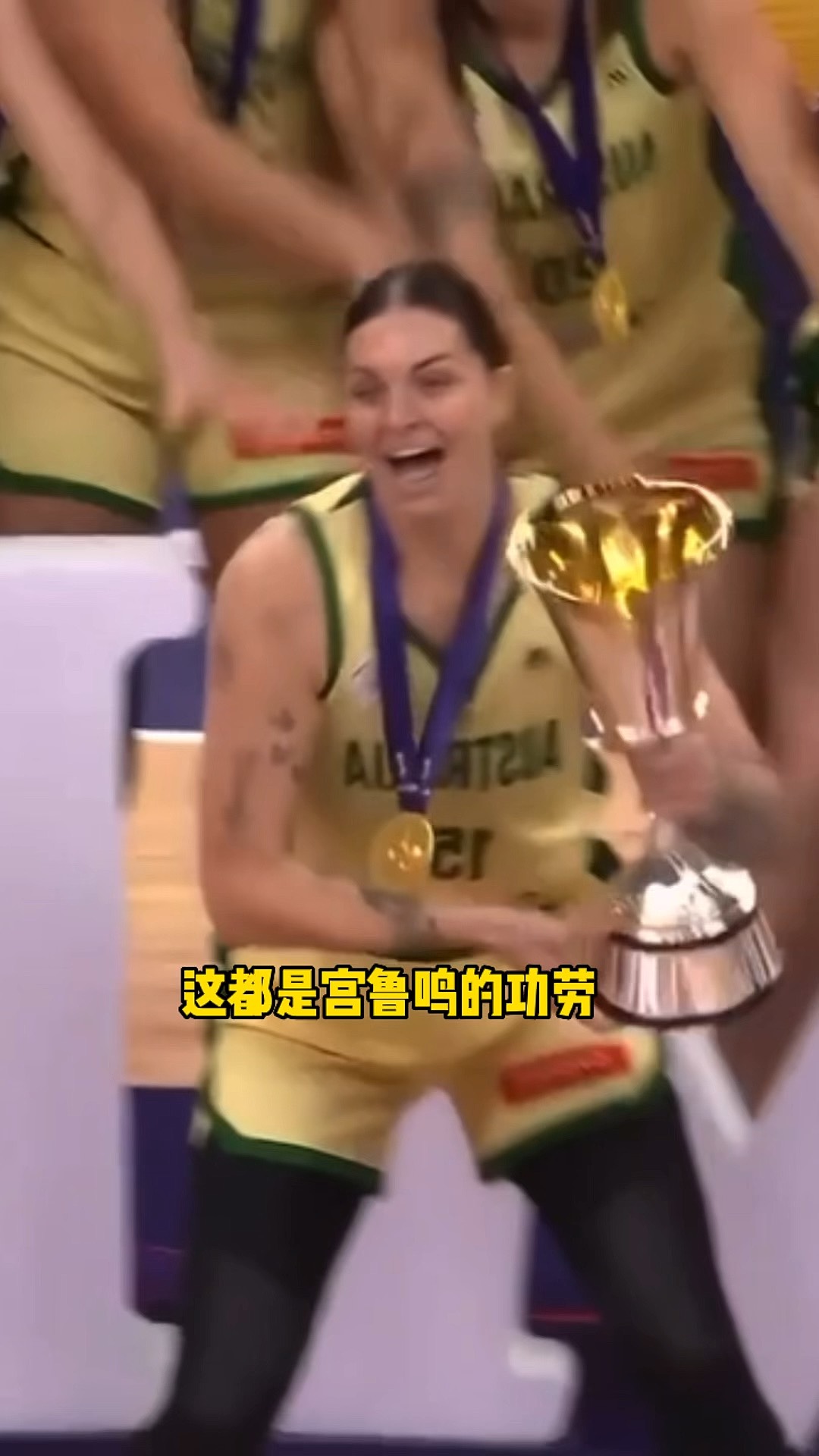 澳大利亚队教练压力巨大！，阿扎伦卡遭遇十持续失利观众掌声雷动(司令和司令员的区别)
