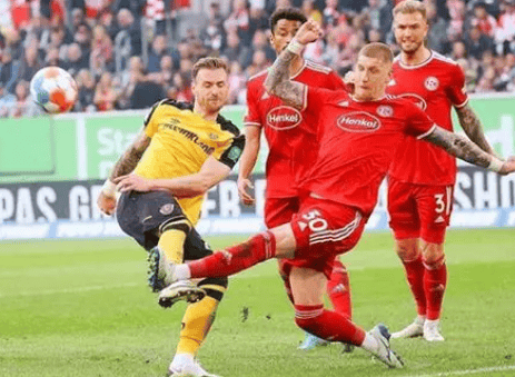 开云体育入口-赛前欧篮联焦点战；里昂战术微调；引发热议；阵容厚度经受考验(碧蓝档案战术大赛阵容)